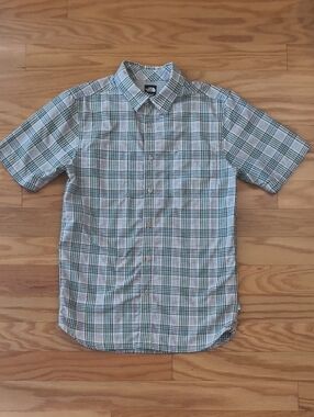 The North Face Men’s Short-Sleeve Plaid Button-Down Shirt Size S